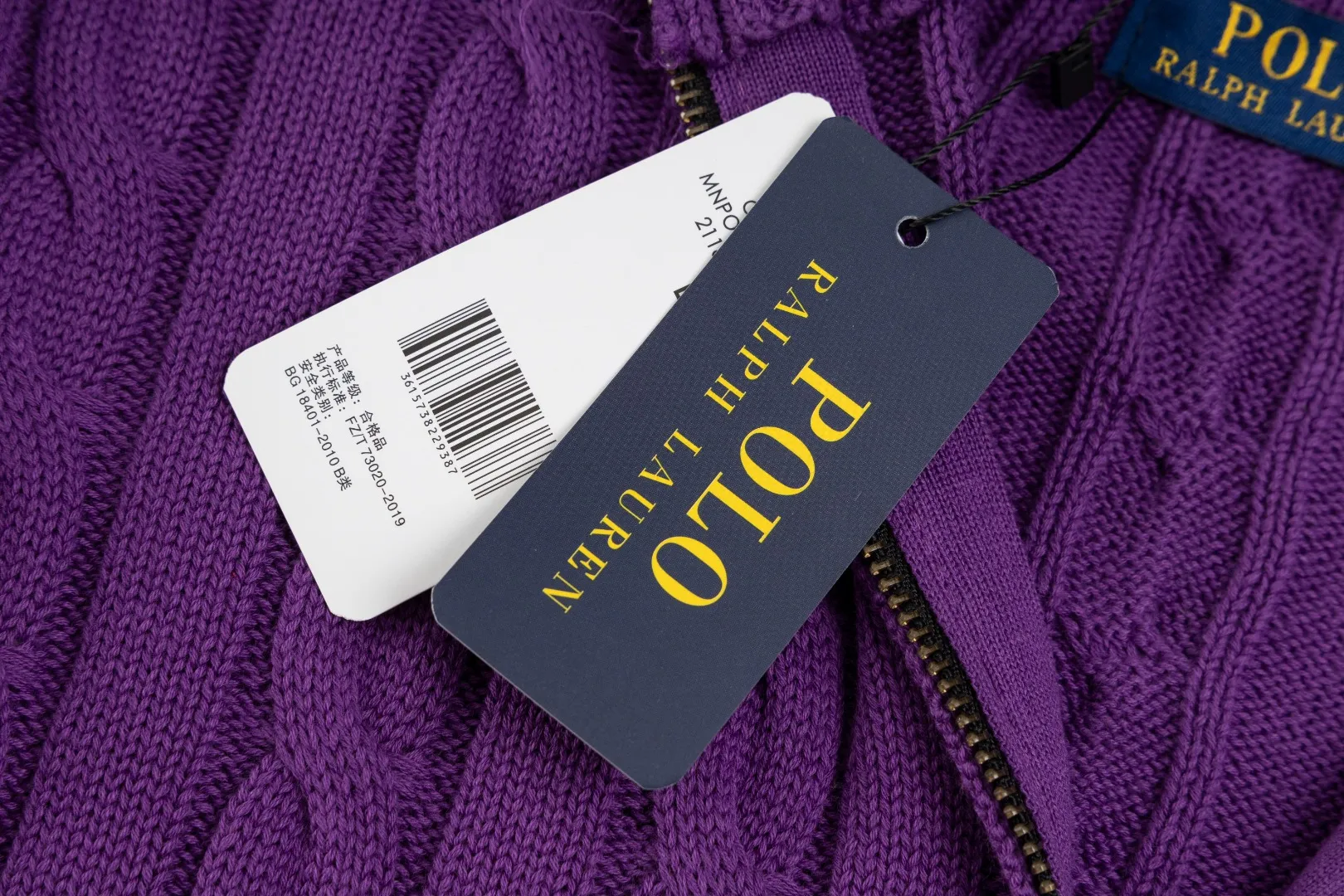 P236 #R92 RALPH LAUREN Ralph Lauren fifteen colors classic small label embroidery logo turtleneck pullover half-zip knitted cable sweater with high-density LOGO embroidery on the chest and original customized tag accessories. Made of pure cotton yarn, pure cotton is skin-friendly and comfortable, small label war horse embroidered twist turtleneck sweater 🐎 high quality, follow the blogger to learn how to wear it! Let’s buy a Ralph Lauren cable sweater. It’s a super hard-to-find series after it became popular. It’s hard to find one on the official website. It’s simple and practical to wear, with a lazy and loose feel. The thickened fabric has more texture, feels soft and delicate, and has a loose fit. Whether worn alone or layered, you can wear different styles of fashion with just one piece!   Size：XS S M L